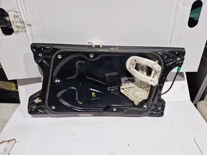 Discovery 3 L319 Left Hand Front Window Glass Regulator CUH500250 (B) - Picture 1 of 9