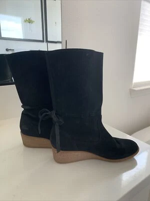 Botas Lacoste para mujer de gamuza negras con cuña media pantorrilla esterlina talla 7US Foto 1 de 4