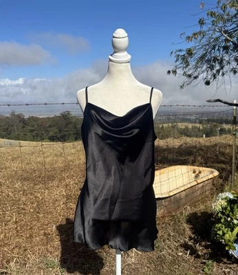 Annalee + Hope Y2k Negro Satén Capucha Cuello Cami Salir Mediano Foto 1 de 4