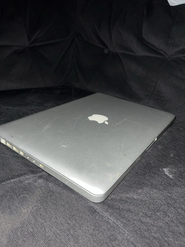 Apple MacBook Pro 2010 prata - Imagem 1 de 1
