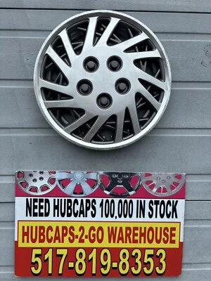 Dodge Caravan Shadow Lebaron 1993-95 15"" tapacubos plateado usado 1 abolladura de carbón OEM Foto 1 de 4