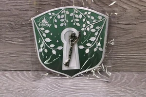 Spilla chiave cerimonia apertura Disney Store edizione limitata metallo NUOVA RARA - Foto 1 di 4