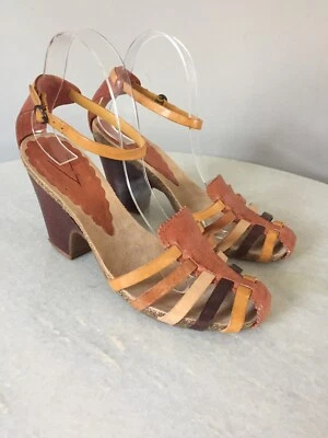 Sandálias de salto VINCE CAMUTO couro marrom cortiça tiras tamanho 8,5 B Brasil - Imagem 1 de 4