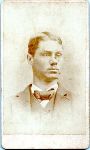 Joven guapo CDV foto identificación Albert Col carta de visita c.1880 B6 - Imagen 1 de 2