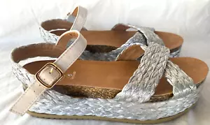 G.C. ZAPATOS..PLATEADOS..PLATAFORMA PLANA..SANDALIAS..PLANTILLA DE CORCHO..8,5 - Imagen 1 de 4
