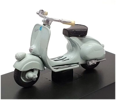 NewRay 1/32 Scale 06046 - 1946 Vespa 98 Motorbike - Grey - Image 1 of 4
