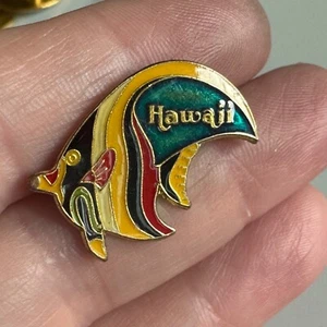 Vintage Hawaii Angel Fish Lapel Pin - Picture 1 of 3
