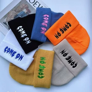 Gorro bordado con solapa en la oreja con letras sombrero tejido en la calle unisex invierno cálido gorra moda - Imagen 1 de 17