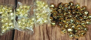 Lote de 100+ campanas de metal dorado brillante para manualidades navideñas 2 tamaños - Imagen 1 de 5
