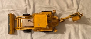 ERTL 1/16 DIECAST INTERNATIONAL HARVESTER TOY TRACTOR LOADER BACKHOE W/STACK - Picture 1 of 4