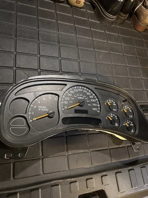 Cuadro de instrumentos Chevy Silverado GMC Sierra 2003-2007 15114649 Foto 1 de 4