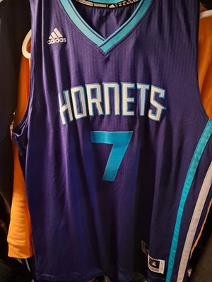 Jersey Jeremy Lin Hornets Foto 1 de 3