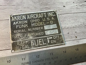 PLACA DE IDENTIFICACIÓN ORIGINAL 1940 AKRON AERONAVE INC OHIO FUNK MODELO B ESPECIFICACIONES DE DATOS - Imagen 1 de 2