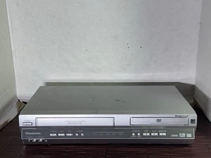 Panasonic PV-D4745S DVD VCR Combo Reproductor Grabador - Sin Control Remoto - Probado y Funciona - Imagen 1 de 7