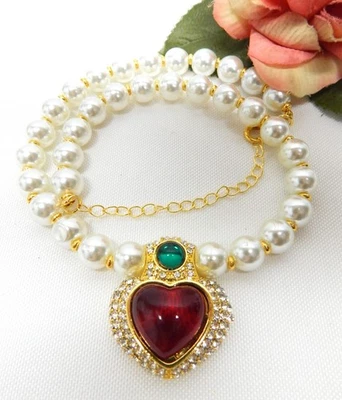 GOLD TONE, FAUX PEARL, LUCITE, CRYSTAL RHINESTONE HEART PENDANT NECKLACE 18" - Image 1 of 4
