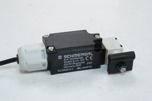 New Genuine OEM SCHMERSAL SEKH03.47.301/BR LIMIT SWITCH 101024975 Ships FREE - Picture 1 of 6