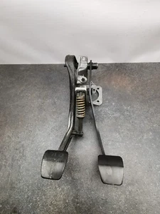 MERCEDES W124 C124  S124 W201 R129 clutch brake pedal pedals manual transmission - Picture 1 of 4