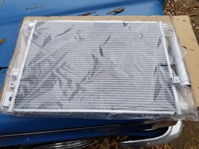 Se adapta a Dodge Challenger 2011-2014 condensador de aire acondicionado Chrysler 300 Foto 1 de 4