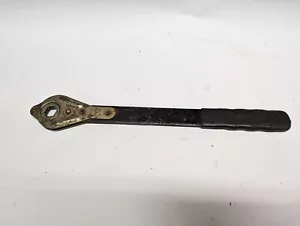 VINTAGE CHEVROLET GM CAR BUMPER JACK RATCHET WRENCH 15567798 - Foto 1 di 3