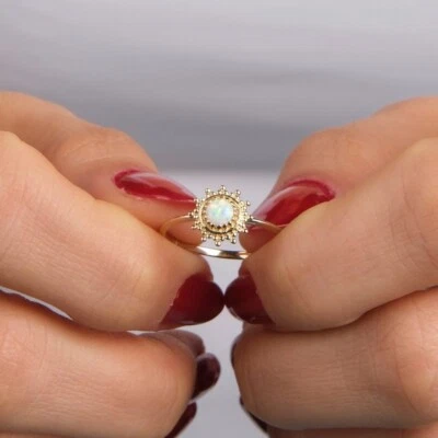 Vintage White Round Cut Fire Opal 14K Yellow Gold Plated Silver Engagement Ring Foto 1 de 4