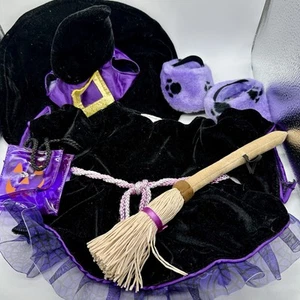 Build-A-Bear BRUJA Disfraz, Sombrero, Botas Púrpura Escoba Truco O Tratar Bolsa - Imagen 1 de 5