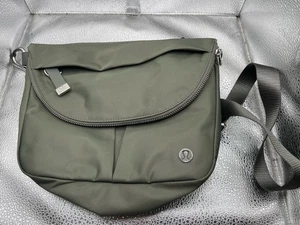 EUC Lululemon Womens All Night Festival Bag Green Shoulder - Picture 1 of 13