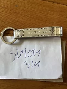 Neu Marc Jacobs Schlüsselschlaufenring Schlüsselanhänger Metallic Silber in der Hand Versand jetzt selten - Bild 1 von 3
