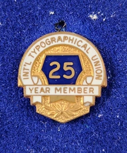 Spilla da bavero Unione Tipografica Internazionale 25 anni adesione smalto dorato - Foto 1 di 3
