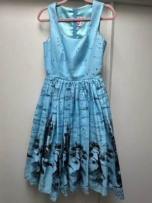 Pinup Girl 服装 - 原装迪士尼极光童话城堡连衣裙 S 码 — 第 1/3 张图片