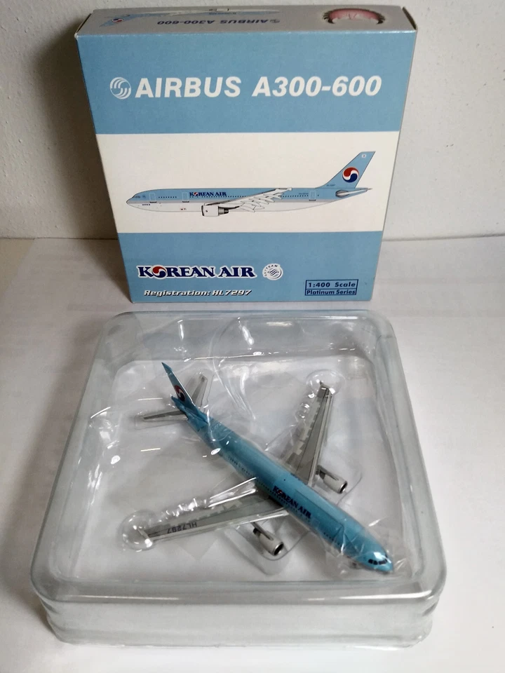 Phoenix 1:400 Korean Air Classic Airbus A300-600 HL7297 – MINT Die-cast Model - Immagine 1 di 4