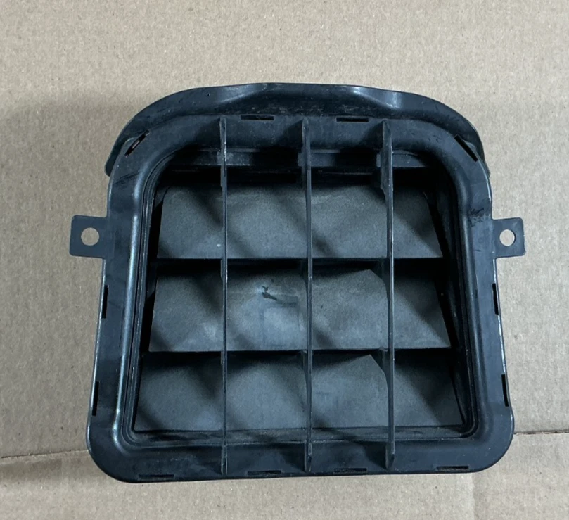 Parrilla de ventilación de presión de aire panel cuarto trasero izquierdo Audi A7 Quattro 2012-2018 OEM Foto 1 de 4