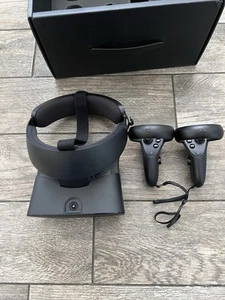 Oculus Rift S VR Headset with Left and Right Quest 1/Rift S Controllers No Cable - Picture 1 of 10