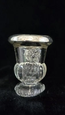 De colección F.B. Soporte para palillo de dientes de vidrio prensado con cabeza de león con borde de plata esterlina Rogers  Foto 1 de 4