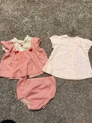 Lote De Ropa Vintage Bebé Niñas Vestidos Encaje Calado Talla 9-12m Foto 1 de 4