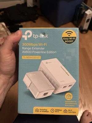 TP-LINK TL-WPA4220KIT 300Mbps AV600 WiFi Powerline Extender Starter Kit - Image 1 of 4