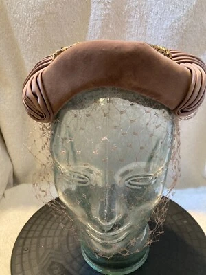 Sombrero de terciopelo caramelo Livingston Bros. S.F./Lisette con cuentas y velo - Video - Usado en excelente estado Foto 1 de 4