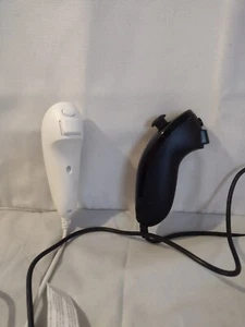 Nintendo Wii Nunchuck Controllers - Set of Two - Imagen 1 de 5