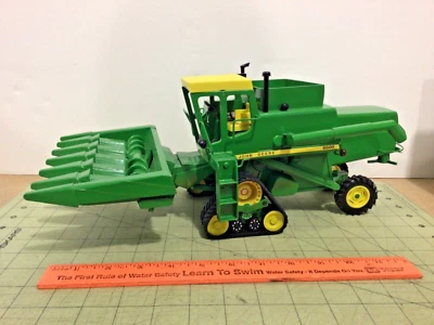 John Deere 6600 personalizado combinado en orugas con cabeza de maíz elevable de 6 filas Foto 1 de 4