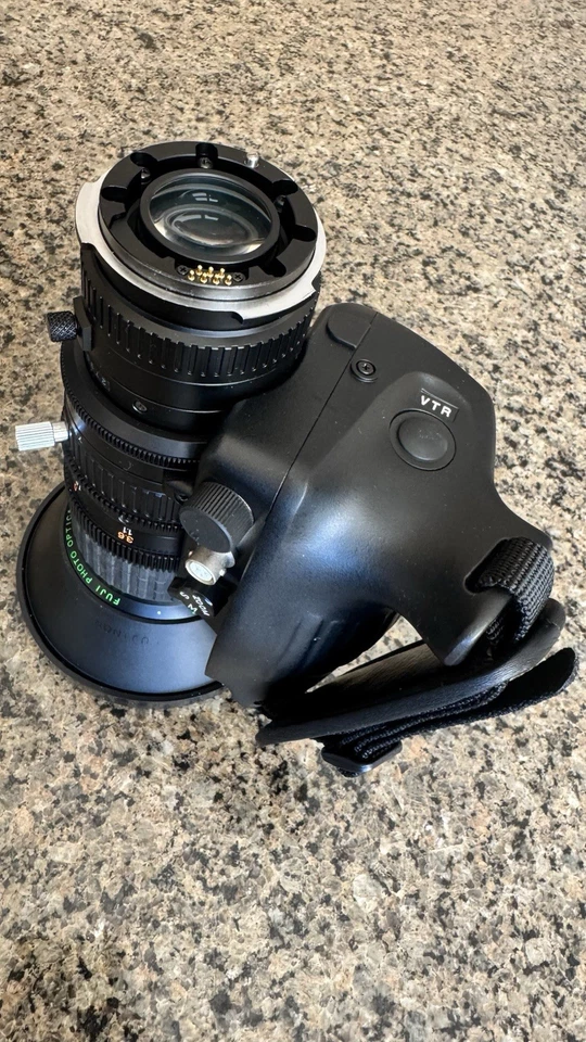Fujinon TV-Z Lens with S14X7.5BRM-18 1:1.4/7.5-105mm MINT! - Image 1 of 4