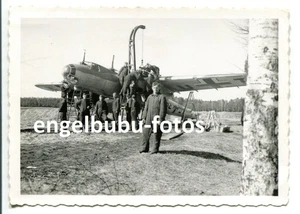FOTO - FLUGZEUG - deutsche Dornier mit "SE + UT" - BERGUNG mittels KRAN - Bild 1 von 2