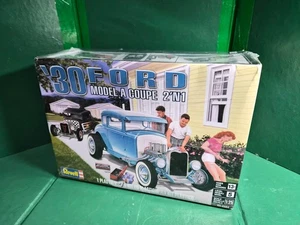 Revell 1930 Ford Model A Coupe 2in1 1:25 scale model car kit 4464 - Picture 1 of 3