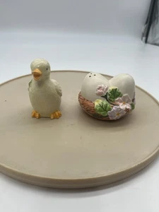 AVON DUCK AND EGGS IN A BASKET "SPRINGTIME" SALT AND PEPPER SHAKER SET IN BOX - Picture 1 of 5