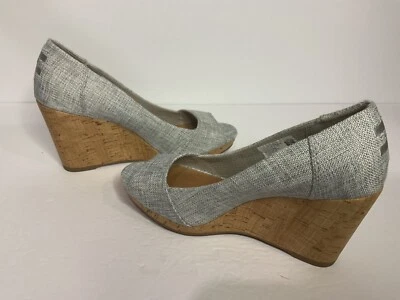 TOMS-WOMEN 尺码 6.5 浅灰色/银色 Sparkly SLIP ON~脚趾~工作楔形~脚跟 — 第 1/4 张图片