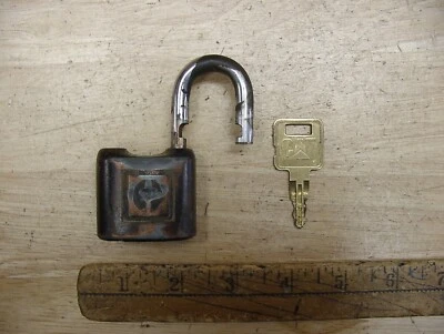 OEM Caterpillar CAT 5P8500 Ignition Key & Padlock,DO NOT DUPLICATE Block C,Lot 3 - Image 1 of 4