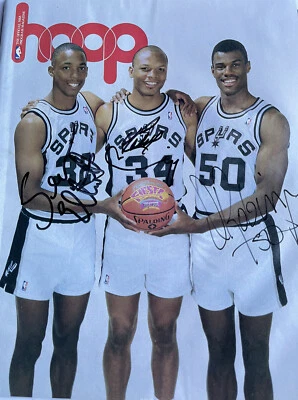 1990 HOOP MAGAZINE SPURS Assinado por DAVID ROBINSON -Terry Cummings - Sean Elliott - Imagem 1 de 4
