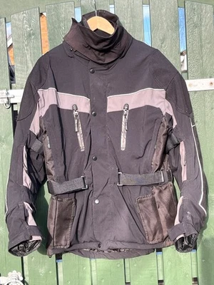 Textil Motorrad Jacke & Hose Set, Nierengurt, Nackenschutz & Rucksack - Bild 1 von 4