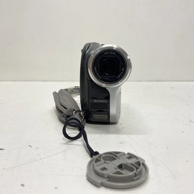 Sony Handycam DCR-DVD92 DVD-R Camcorder - Image 1 of 4