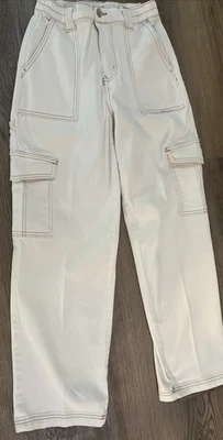 Pantalones cargo Madden NYC marfil cintura alta con 7 bolsillos cintura elástica pequeños Foto 1 de 4