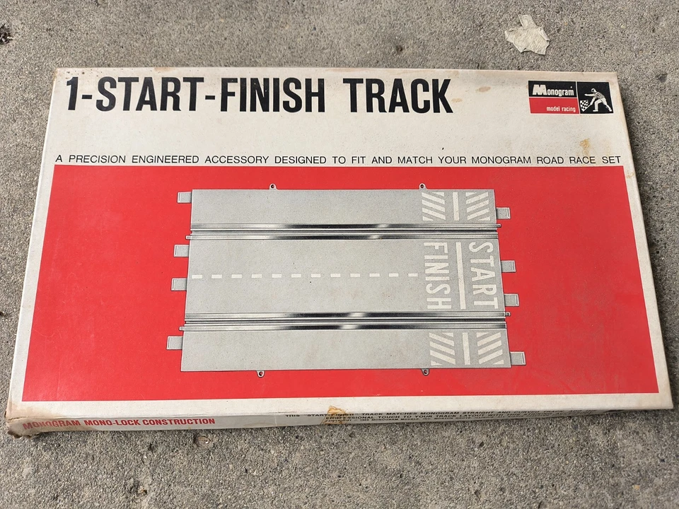 1:32 MONOGRAMA RANURA RECTA ARRANQUE ACABADO PISTA RS3027 RARO NOS GRIS NUEVO EN CAJA #4 Foto 1 de 3