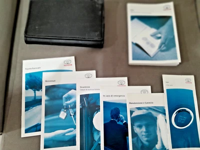 Toyota Yaris Dal 2005 al 2011 KIT COMPLETO LIBRETTI USO E MANUTENZIONE  CUSTODAI - Immagine 1 di 2